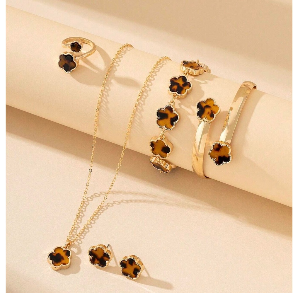 Luxe Gold Tone Flower Necklace Ring Jewelry Set - Picture 1 of 6